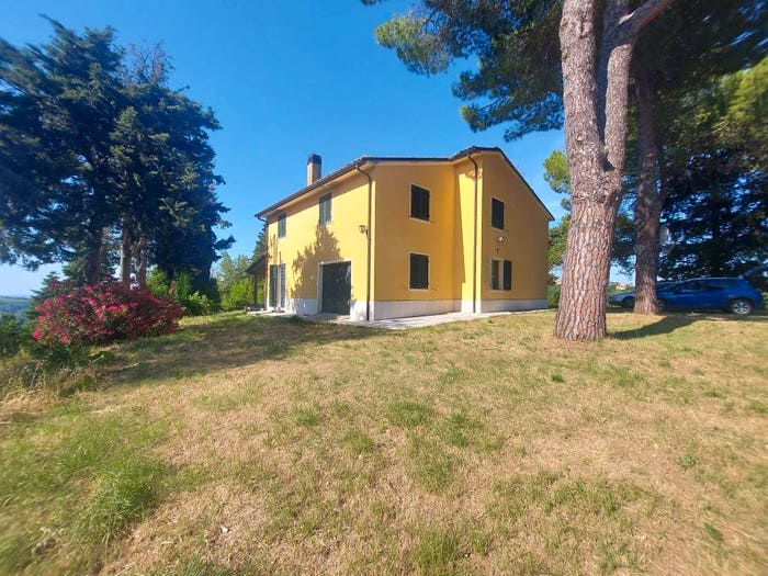 Casa con 6 locali in vendita in Via Panoramica, Mombaroccio