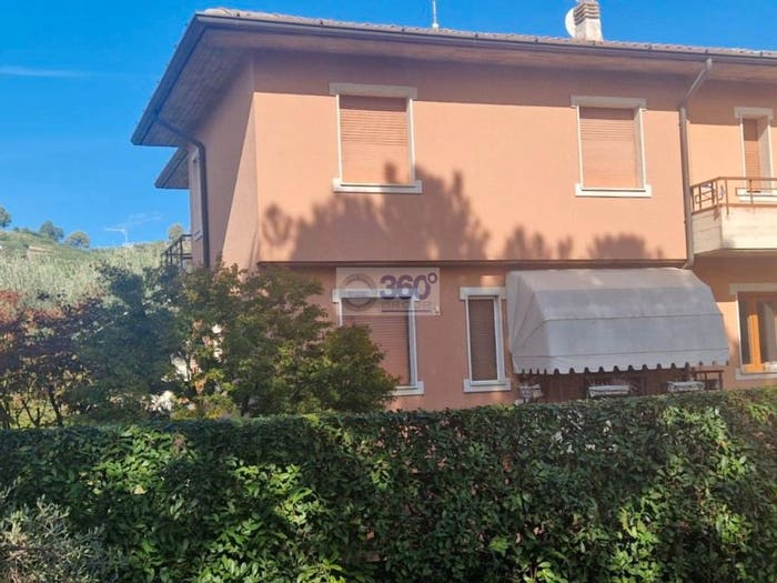 Casa quadrilocale in vendita in Via Villa Folonari, Centro, Cellatica