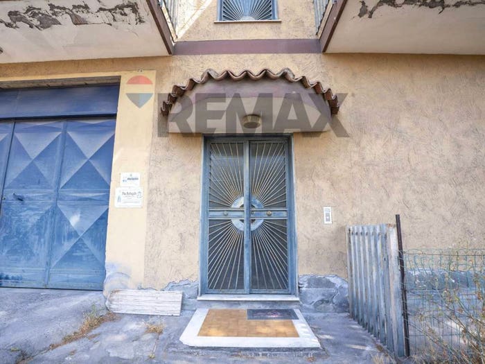 Appartamento con 6 locali in vendita in Via Federico Fellini, Centro, Misterbianco