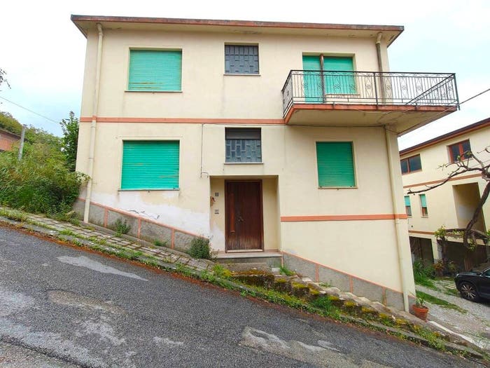 Casa con 6 locali in vendita in Via Messina, Castell'Umberto