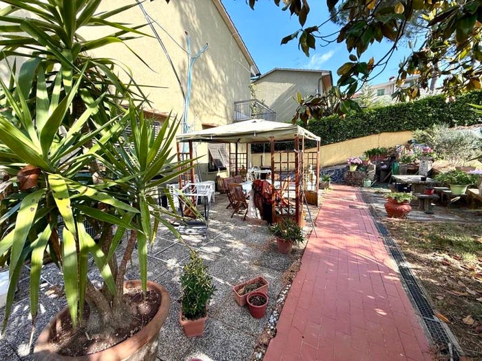 Casa con 6 locali in vendita in Via Cesare Pavese, Lastra a Signa