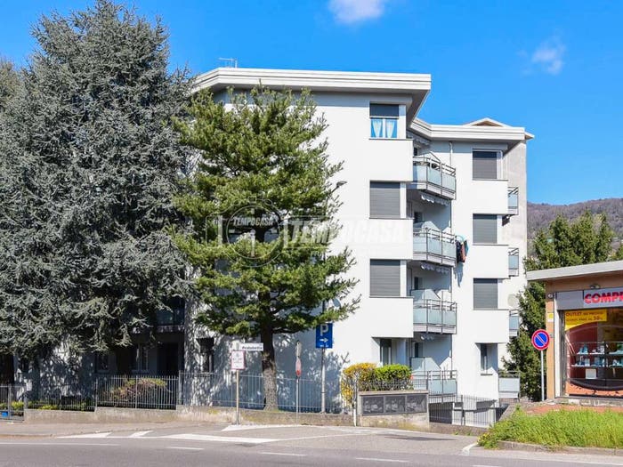 Appartamento trilocale in vendita in Via Provinciale per Lecco, Lipomo