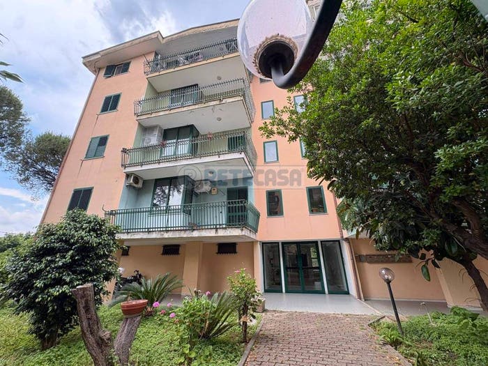 Appartamento con 5 locali in vendita in Via Francesco De Sanctis, Marcianise