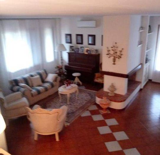 Casa con 6 locali in vendita in Centro, Montale