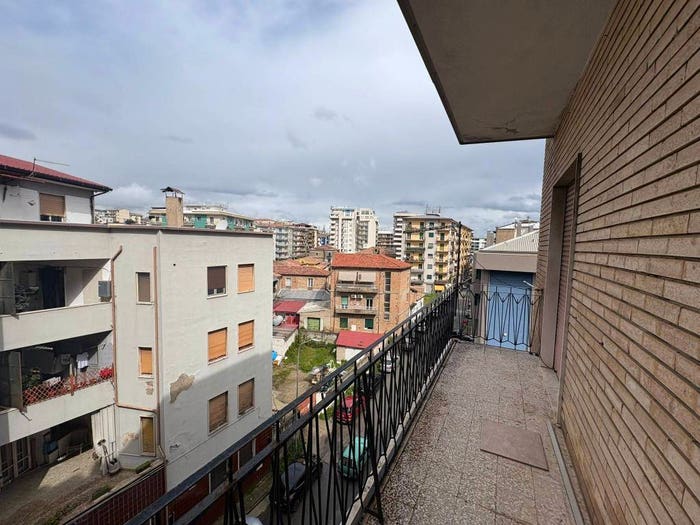 Appartamento con 5 locali in vendita in Piazza Europa, Panebianco Tribunale, Cosenza