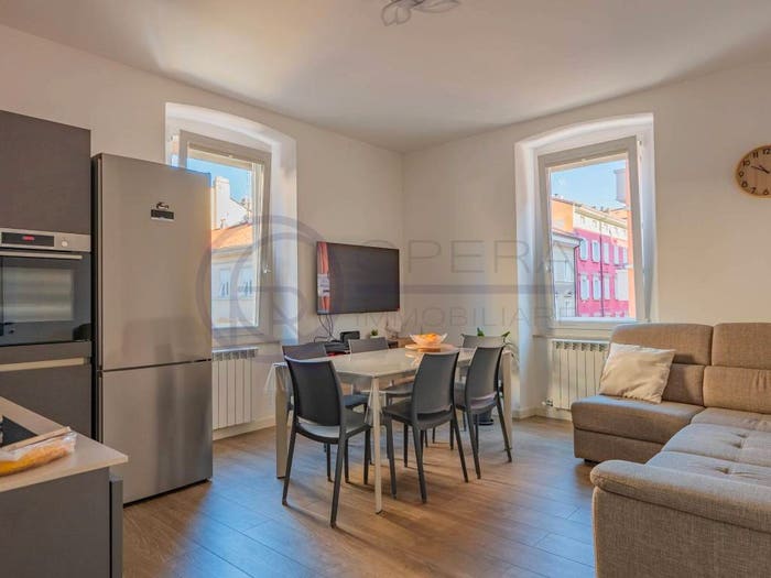 Appartamento quadrilocale in vendita in Via Ugo Foscolo, Largo Barriera Ospedale Maggiore, Trieste