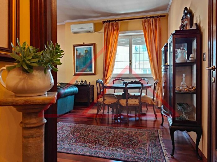 Casa quadrilocale in vendita in Via Nocera Umbra, Furio Camillo, Roma