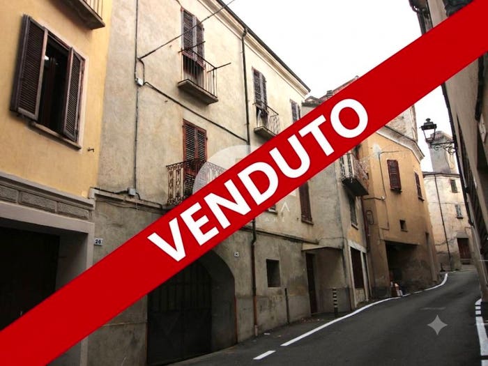 Casa con 6 locali in vendita in Via Roma, Centro, Murazzano