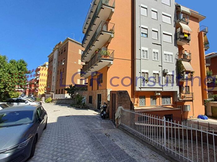 Appartamento bilocale in vendita in Via Enrico Guj, Portuense, Roma