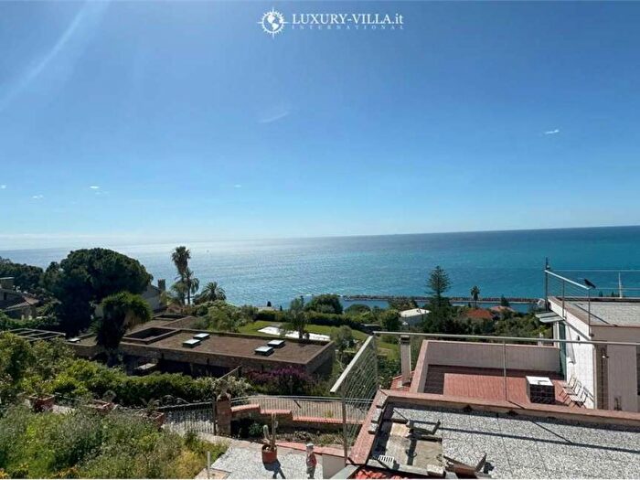 Casa con 6 locali in vendita in strada termini, Ospedaletti