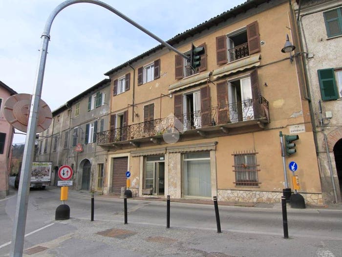 Appartamento con 6 locali in vendita in Via G Mameli, Centro, Gavi