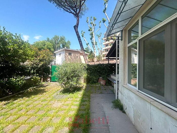 Appartamento con 5 locali in vendita in Garbatella, Roma