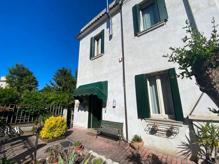 Casa con 6 locali in vendita in VIA ROMA SNC, Centro, Crespino