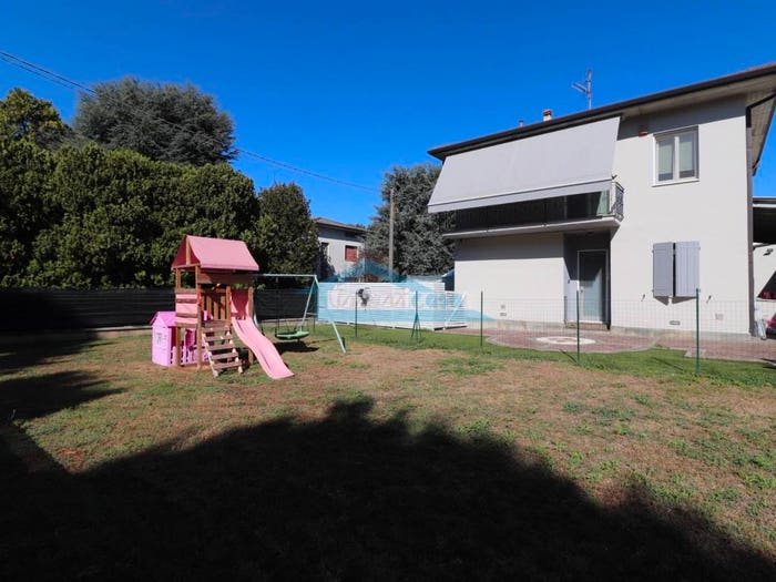 Casa con 5 locali in vendita in Via San Fermo, Palosco