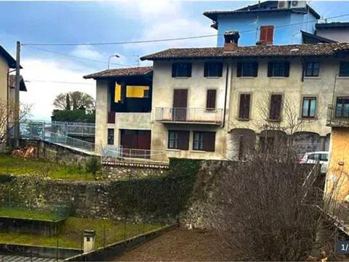 Appartamento con 5 locali in vendita in Via De Ocha, Centro, Gandino