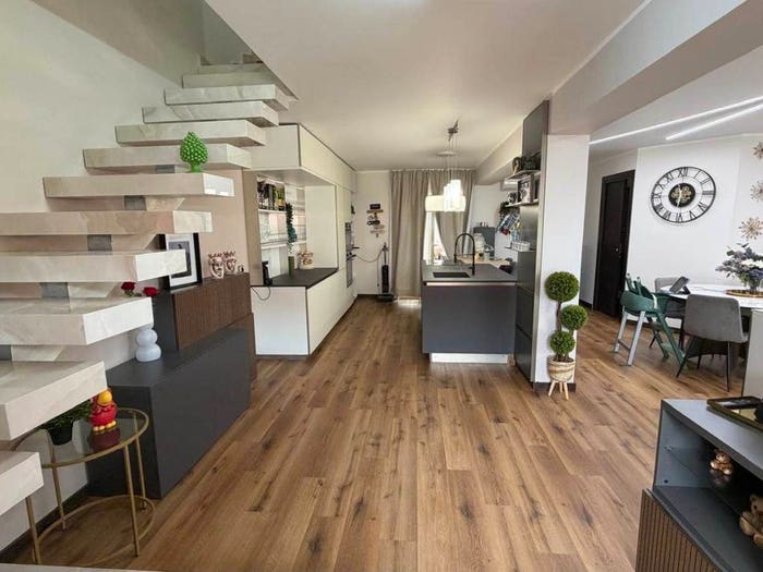 Casa con 5 locali in vendita in VIA G LA PIRA, Carlentini