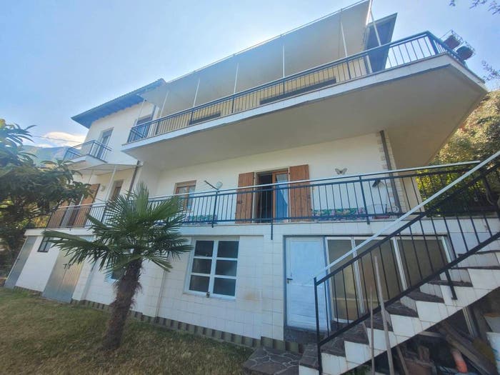 Casa con 6 locali in vendita in Via Ugo Foscolo, Magugnano, Brenzone sul Garda