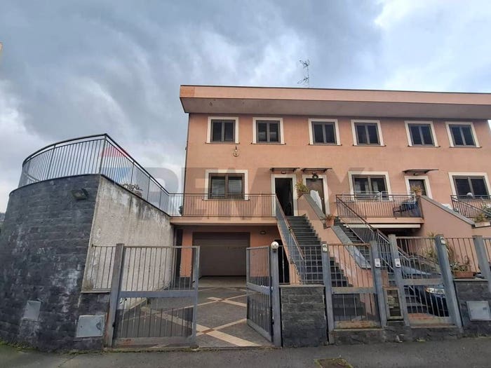 Casa con 5 locali in vendita in via Roberto Rimini, Cannizzaro, Aci Castello