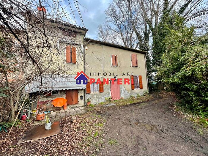 Casa con 6 locali in vendita in Strada Provinciale Romana, Alberghi Via Romana Pescia Morta, Pescia
