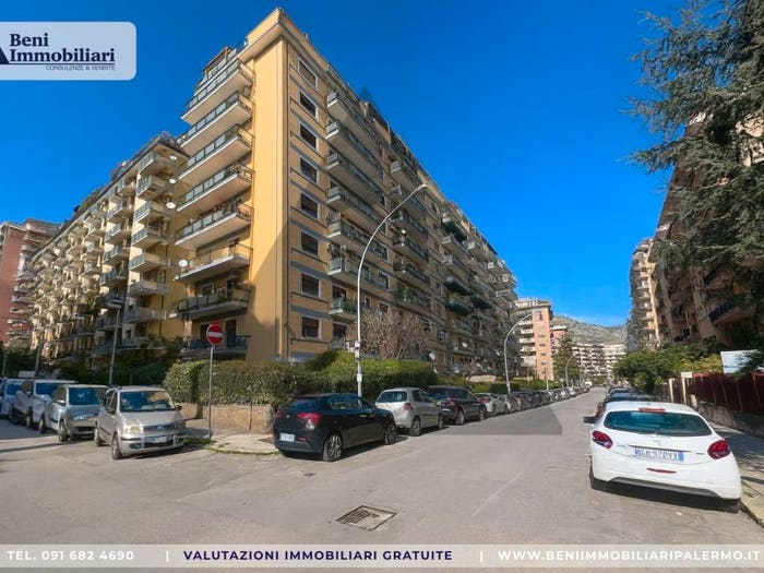 Casa con 5 locali in vendita in Via Val di Mazara, De Gasperi Croce Rossa, Palermo