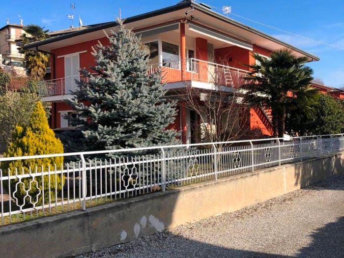 Casa con 6 locali in vendita in Via Monte Bianco, Centro, Besozzo