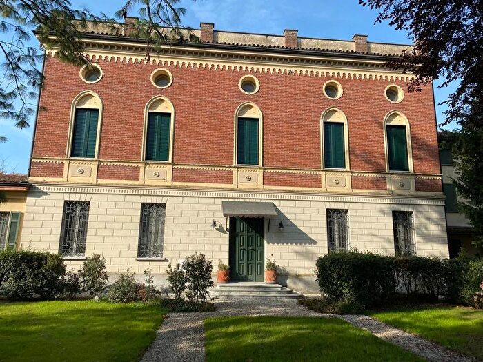 Casa con 6 locali in vendita in Via Brescia, Cremona