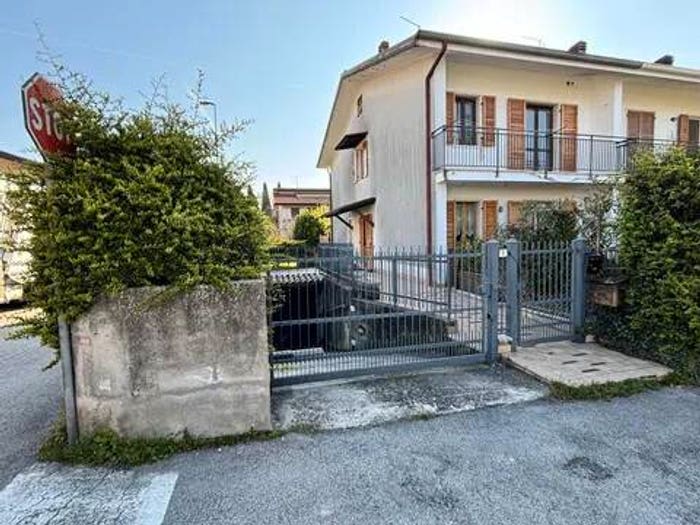 Casa con 6 locali in vendita in Piazza Invalido Del Lavoro, Centro, Tregnago
