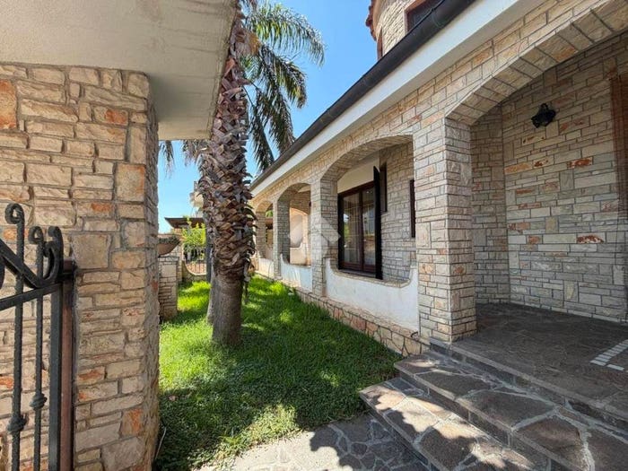 Casa con 6 locali in vendita in Via Lecce, Felline, Alliste