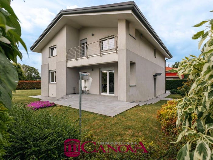 Casa con 6 locali in vendita in Centro, Limido Comasco