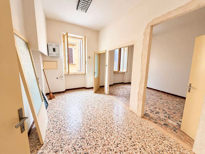 Appartamento quadrilocale in vendita in Via Mura Occidentali, Centro Storico, Jesi