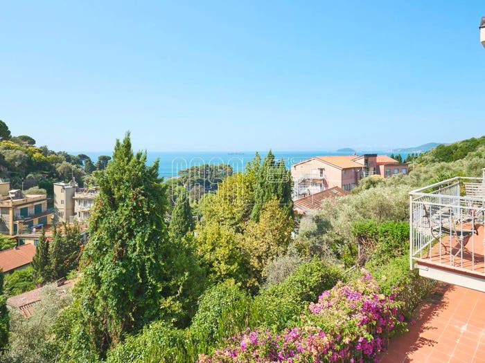 Appartamento con 6 locali in vendita in Via Fiascherino Traversa, La Serra Tellaro, Lerici