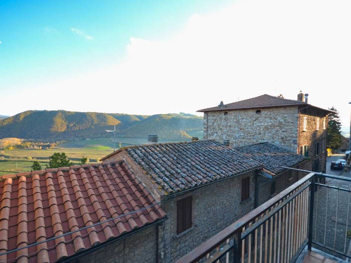 Casa con 6 locali in vendita in Via Garibaldi, Fabro Scalo, Fabro