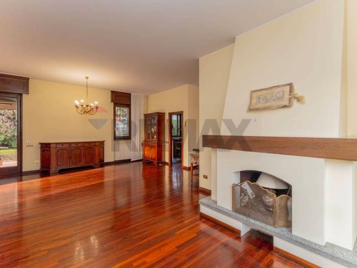 Casa con 6 locali in vendita in via monte rosa, Centro, Parabiago