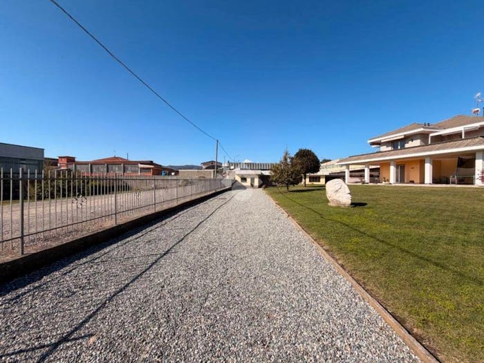 Appartamento trilocale in affitto in Viale Cesare Battisti, Borgomanero, Briga Novarese