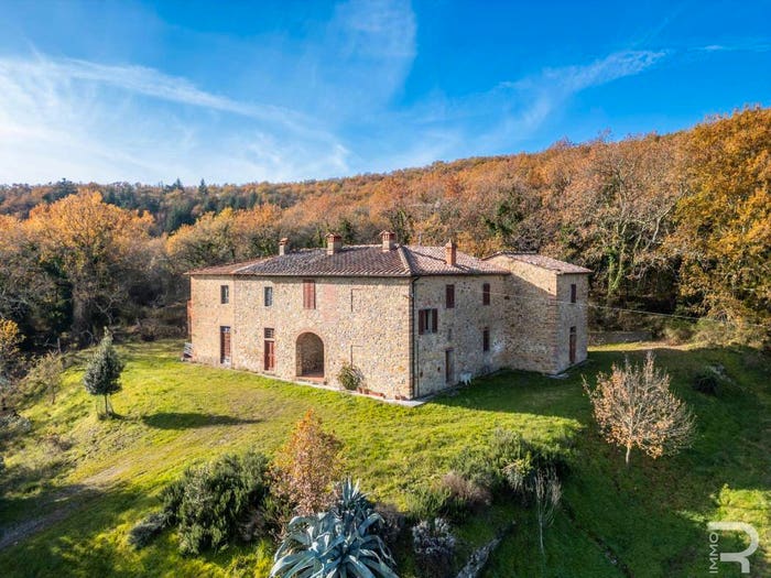Casa con 6 locali in vendita in Via di Val d'Ambra, Bucine