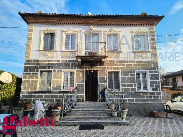 Casa con 6 locali in vendita in Via Stazione, Borgo, Monticello d'Alba
