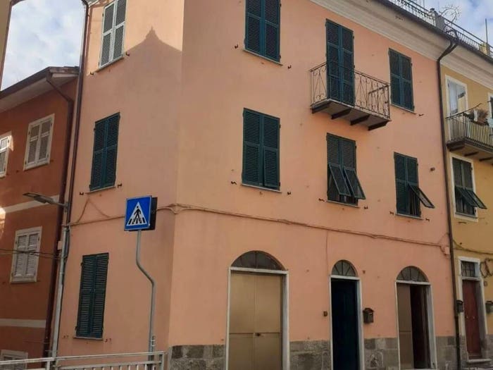 Casa con 6 locali in vendita in Via Guglielmo Barbieri, Centro, Montebruno
