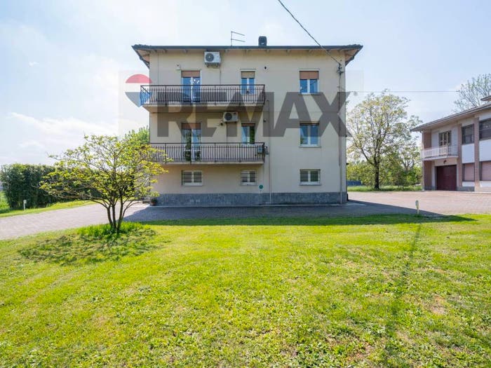 Casa con 6 locali in vendita in San Prospero, Parma
