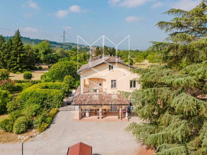 Casa con 5 locali in vendita in Strada Nazionale, Collecchio