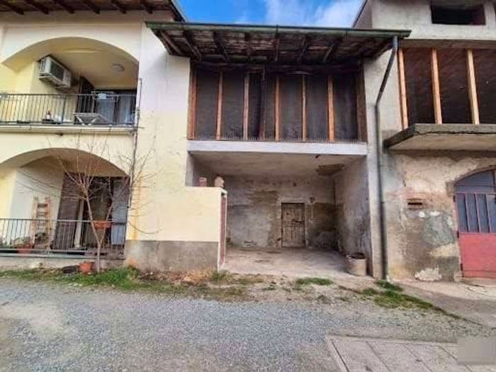 Casa bilocale in vendita in Via Montegrappa, Fenegrò