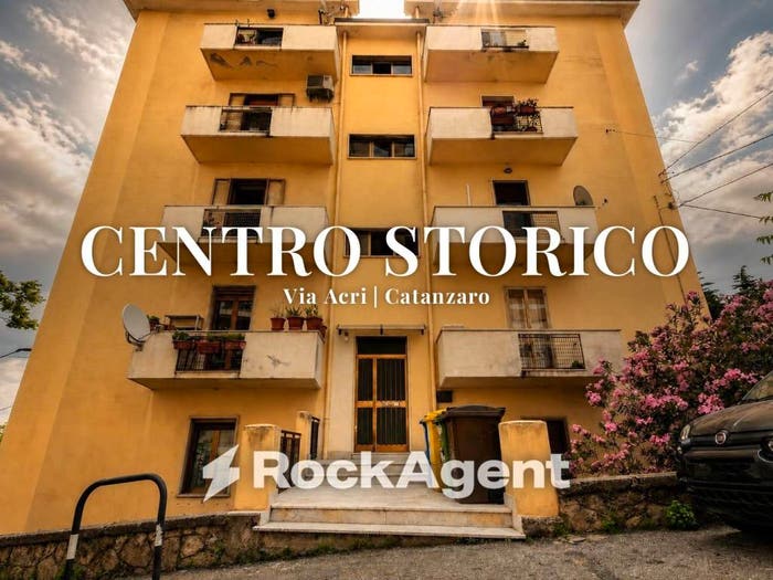 Appartamento trilocale in vendita in Via Sant'Agostino, Centro Storico, Catanzaro