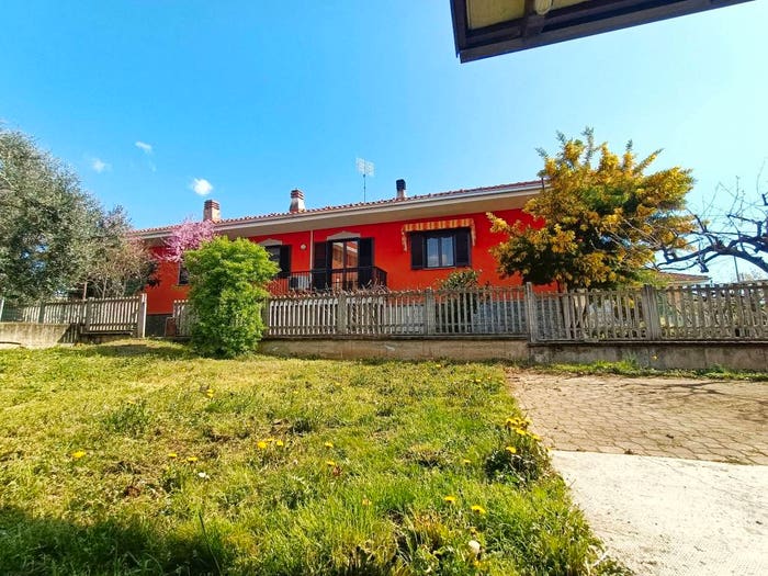 Casa con 6 locali in vendita in Via Dora, Centro, Mazzè