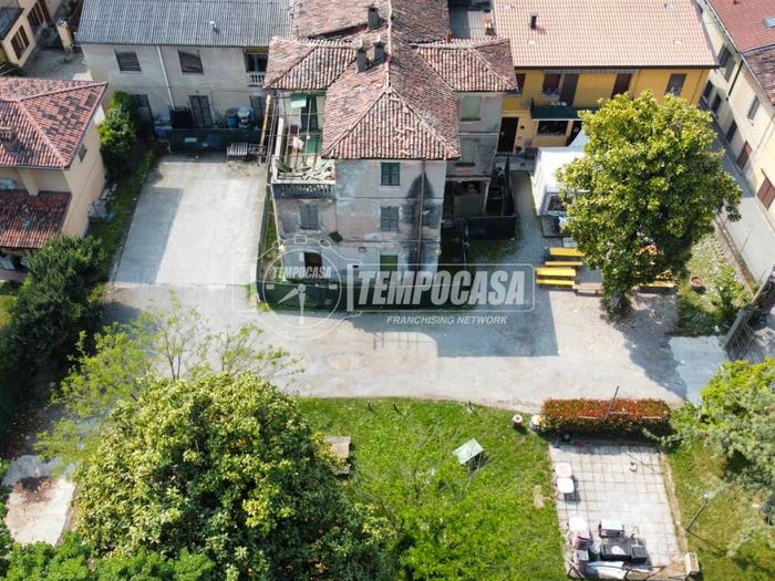 Casa con 6 locali in vendita in Via Bizzarri, Centro, Capriate San Gervasio