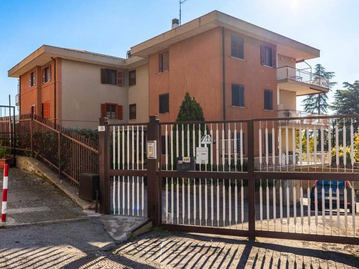 Appartamento trilocale in vendita in Via Prataro, Centro, Ariccia