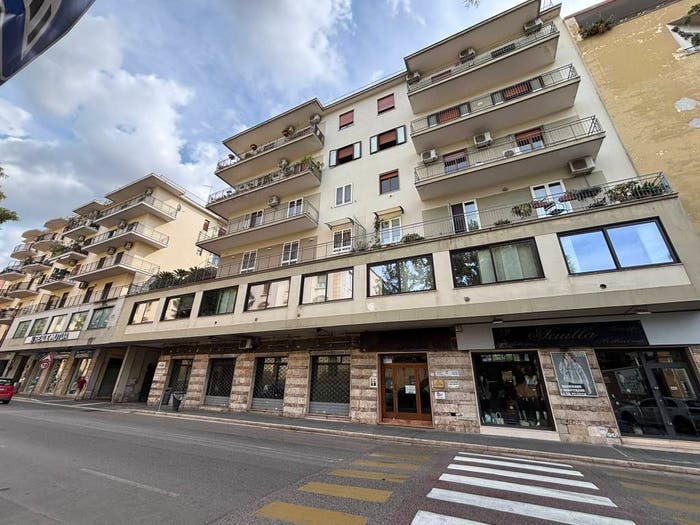 Appartamento con 6 locali in vendita in Via Roma, Ferrarecce Università, Caserta