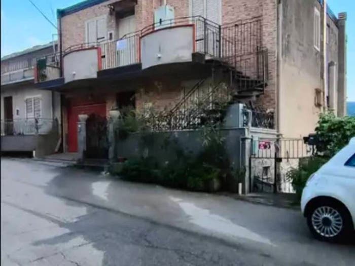 Appartamento quadrilocale in vendita in Via Francesco Crispi, Ucria