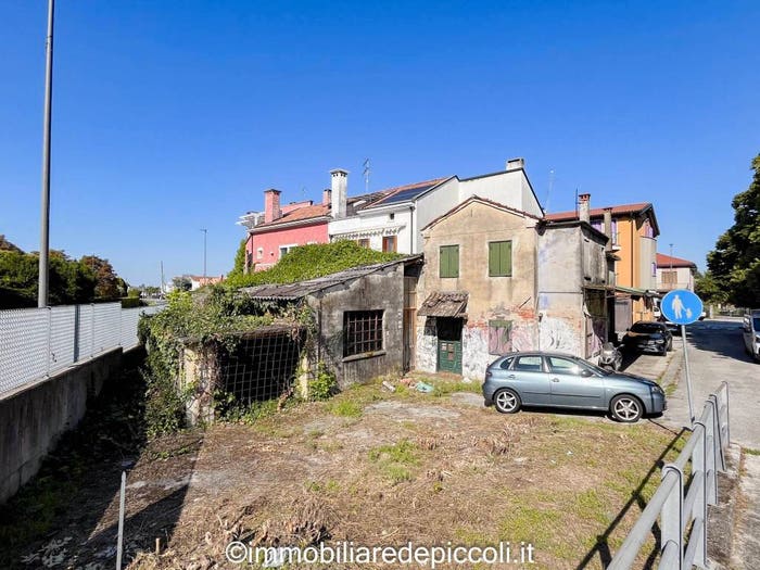 Casa con 6 locali in vendita in Piazza Pio X, Centro, Ceggia