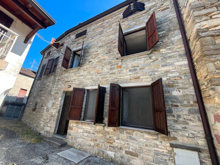 Casa quadrilocale in vendita in Bettola