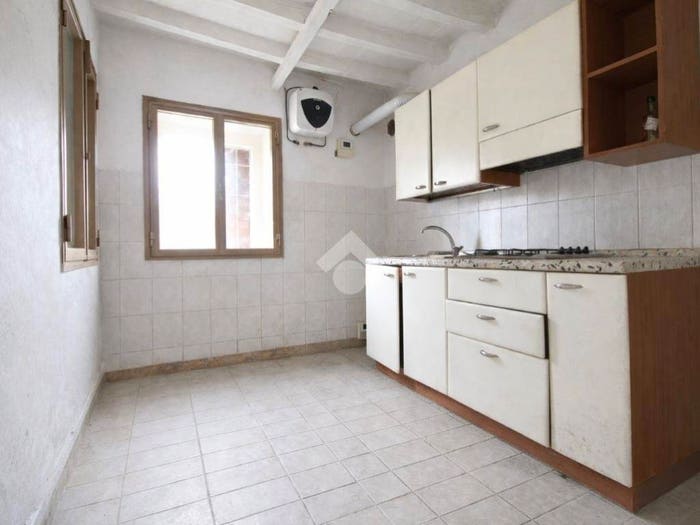 Casa con 6 locali in vendita in Via Magliatica, Baiso