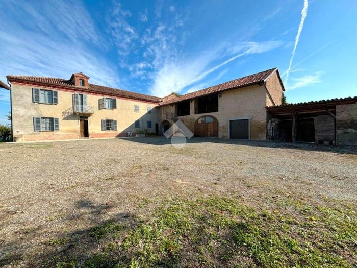 Casa quadrilocale in vendita in FRAZIONE QUARTINO, Centro, Calamandrana
